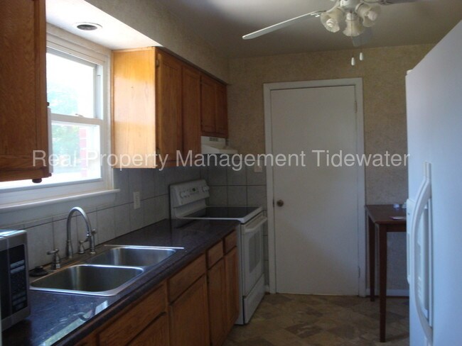 Building Photo - 112 Bob Ln