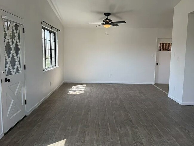 Building Photo - 2124 Hemlock Ave
