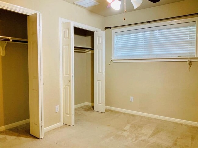 Building Photo - 110 Tuna St