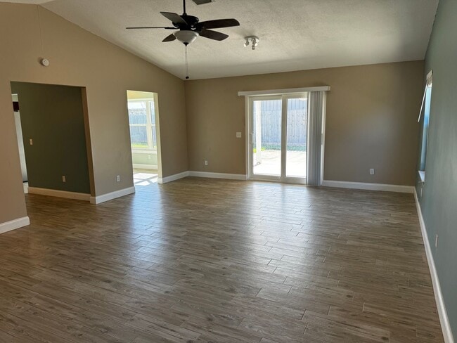 Building Photo - Single Family Home
