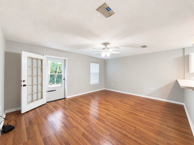 Building Photo - 954 Scenic Oak Ln