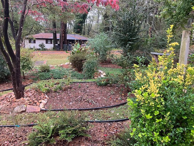 Foto del edificio - Room in Duplex on Vonda Ln SW