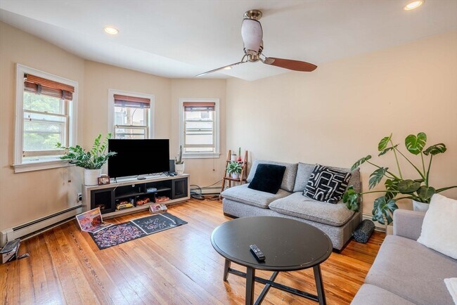 Building Photo - 11 Acadia St