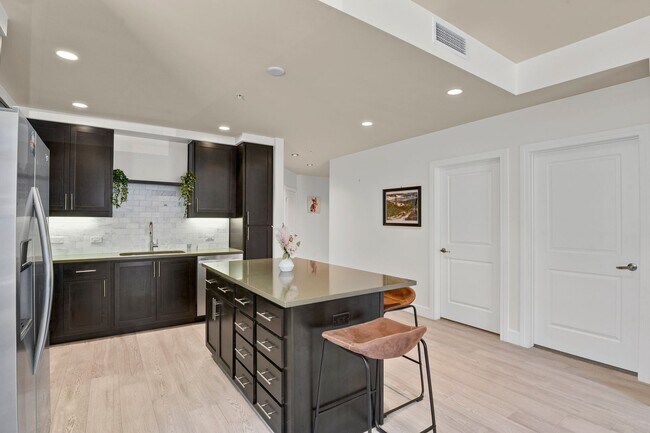 Foto del edificio - Modern First-Floor Condo at the Peloton - ...