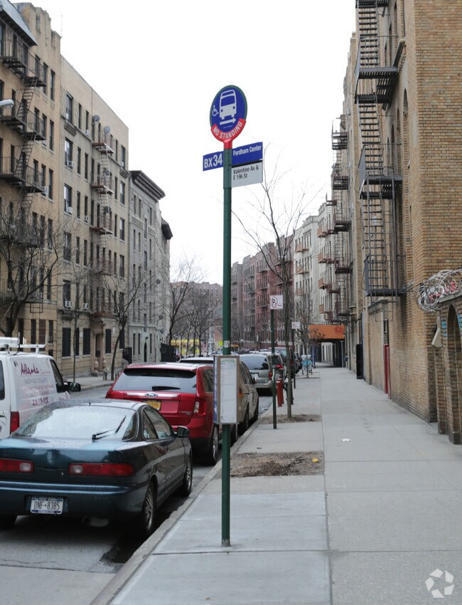 Foto del edificio - 2726 Valentine