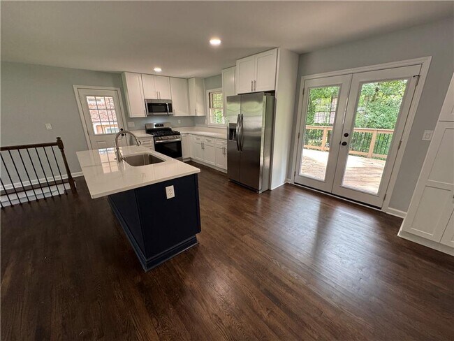 Building Photo - 2647 Warwick Cir NE