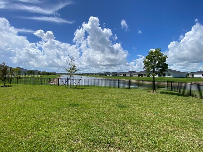 Building Photo - 11060 Middle Strm Dr