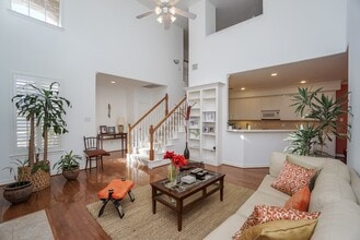 Building Photo - 1131 Enclave Square E