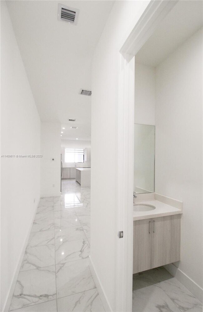 Foto del edificio - 4335 NW 81st Ave