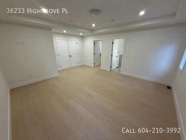 Building Photo - Minutes from Ledgeview Golf Course