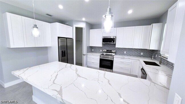 Foto del edificio - 532 41st Ave NE