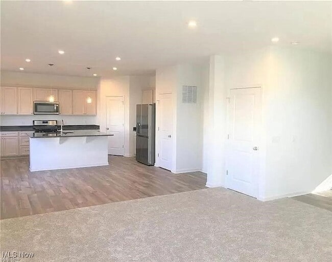 Foto del edificio - 63 Woodhull Cir