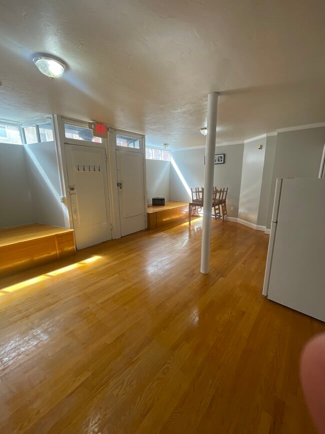 Building Photo - 159 Endicott St