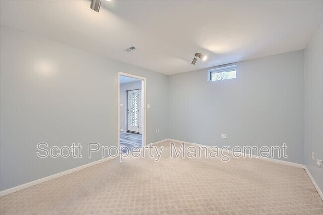 Building Photo - 813 Lindsey Manor Ln