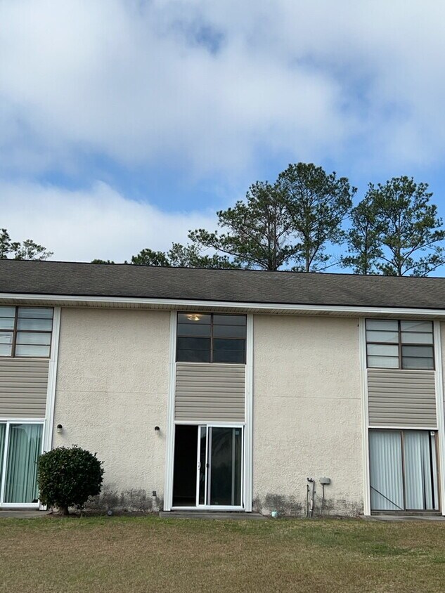 Building Photo - Town House For Rent
