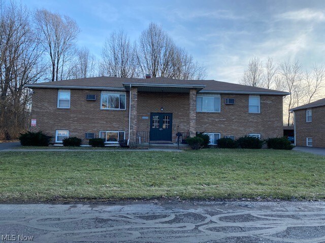 Primary Photo - 841 Moyer Ave