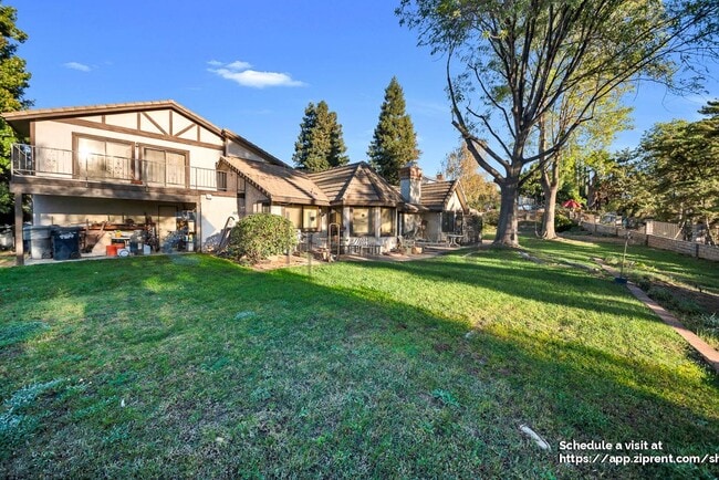 Foto del edificio - 716 Buckingham Dr