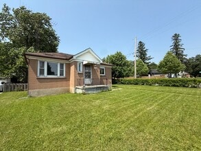Building Photo - 1430 Trafalgar St