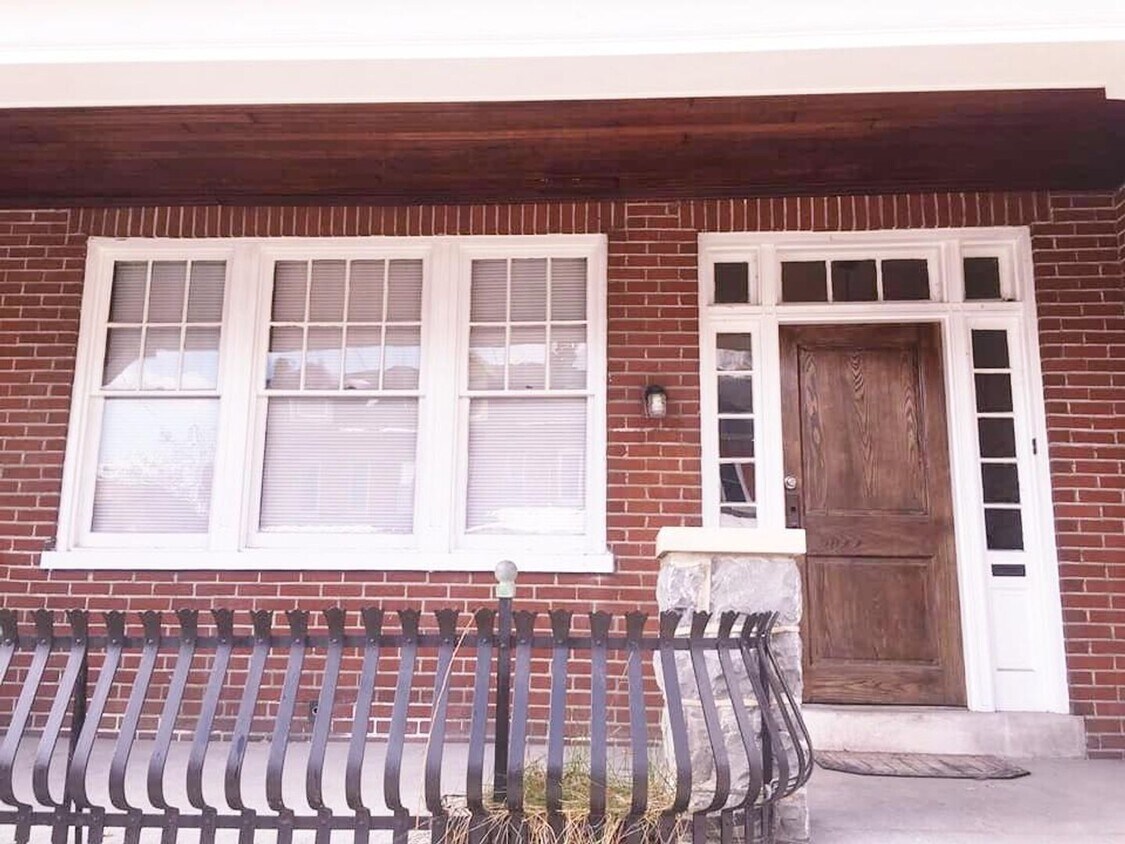 Primary Photo - 320 N Charlotte St