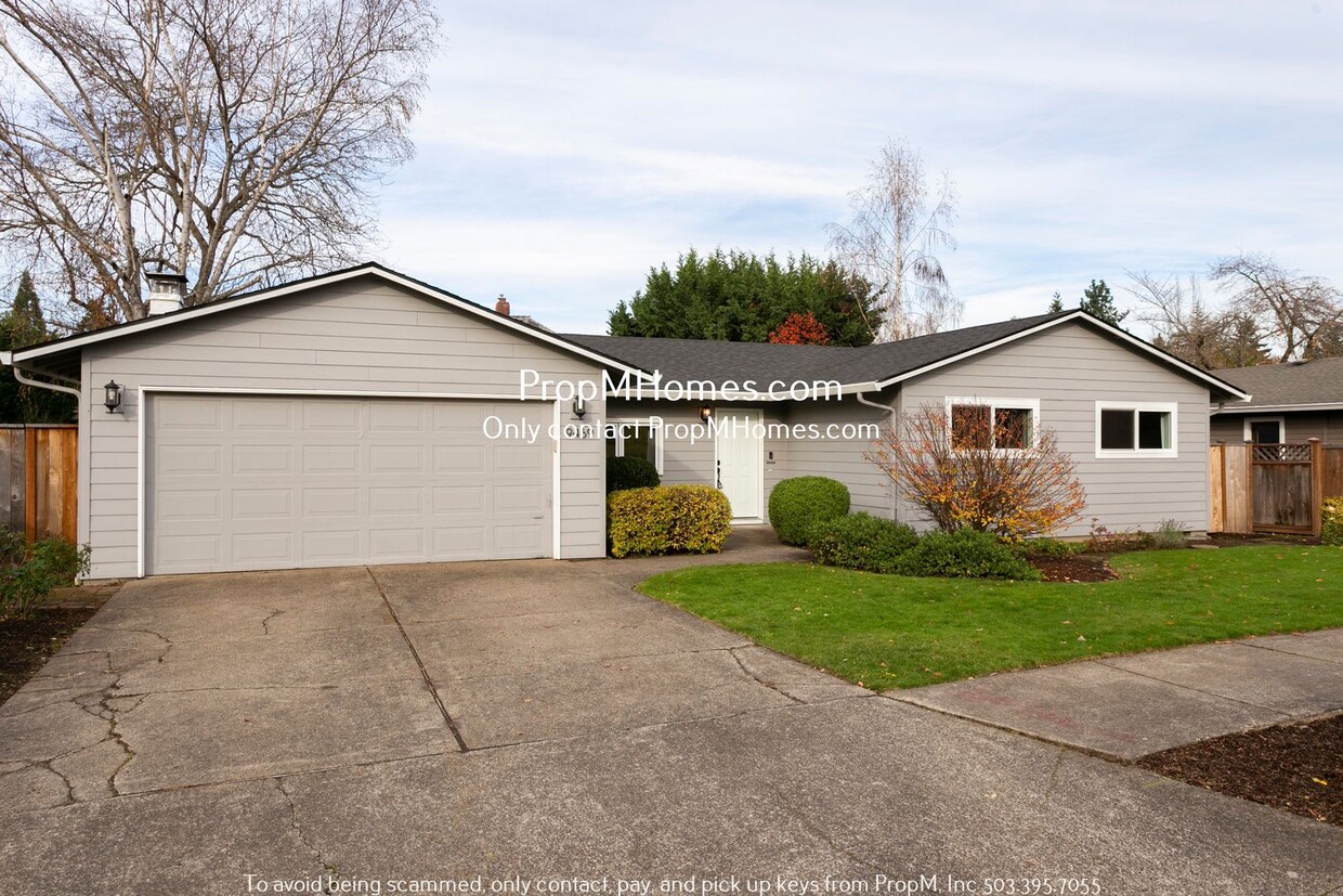 Foto principal - Stunning Three Bedroom Home in the Heart o...