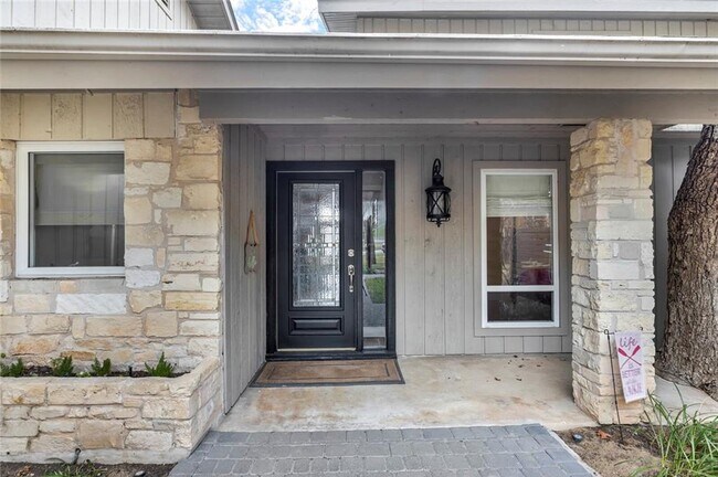 Building Photo - 6702 Elfland Dr