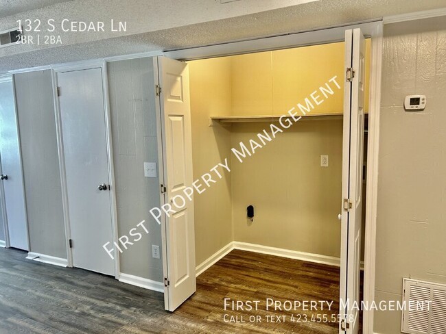 Building Photo - Free Month's Rent!: 2Bed/2Bath Townhome Ft...