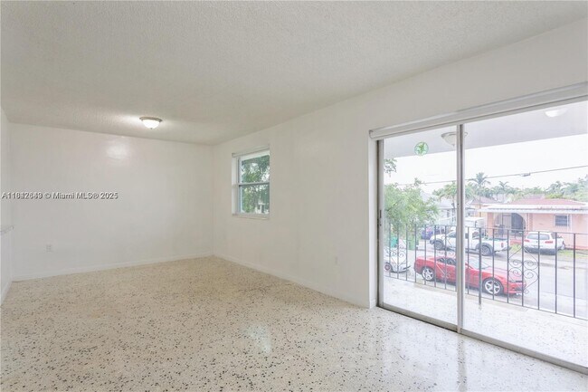 Foto del edificio - 3290 NW 4th St