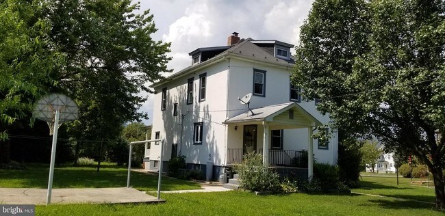 Building Photo - 402 Woodland Ave