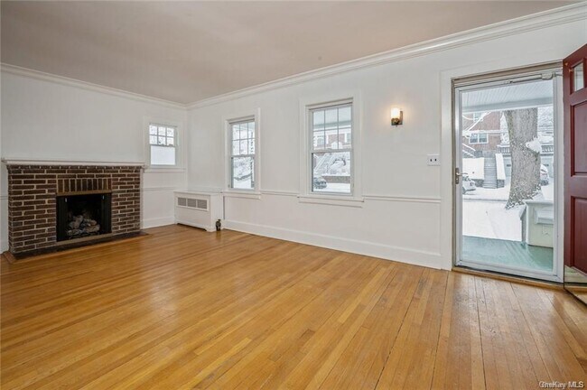 Foto del edificio - 348 Marbledale Rd