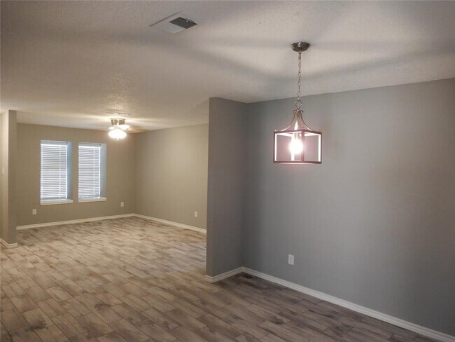Foto del edificio - 6109 Diamond Ct