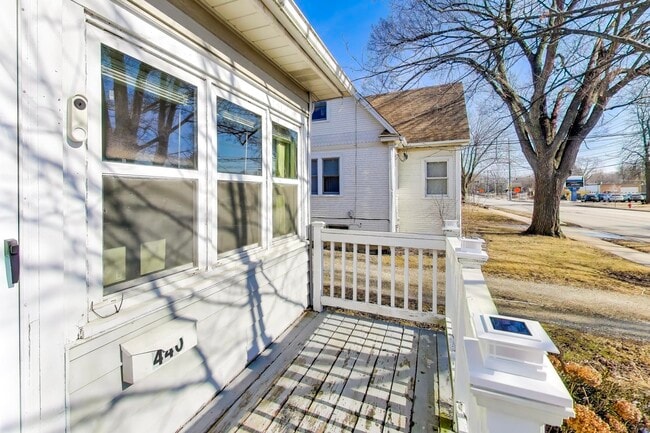 Building Photo - 440 W Main St