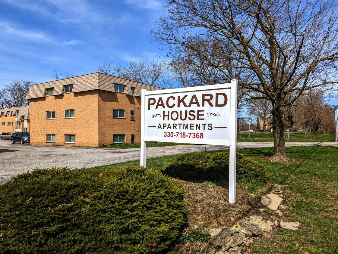 Packard House Apartments in Warren, OH