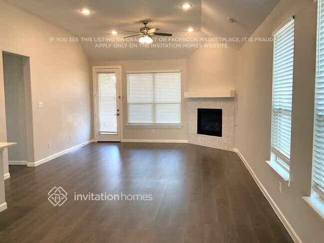 Foto del edificio - 3913 Starlight Creek Dr