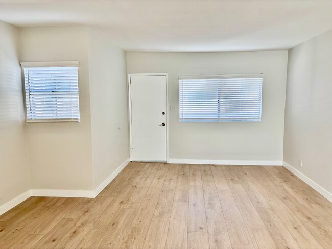 Foto del edificio - 808-812 Westmount Dr