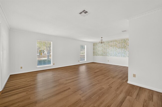 Foto del edificio - 9218 Rowan Ln