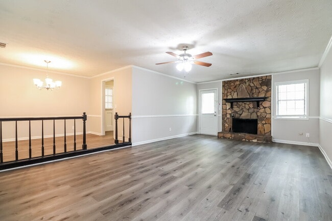 Building Photo - 4802 Hemlock Dr SE