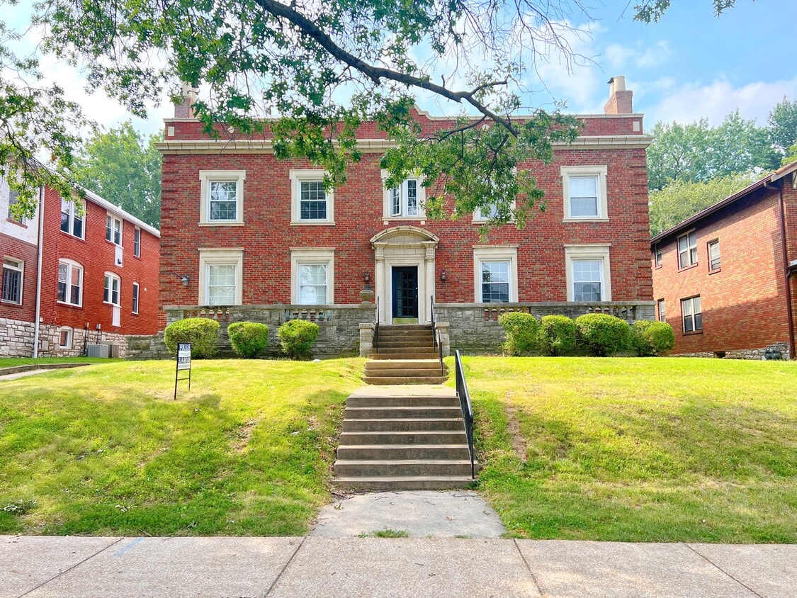 7226 Forsyth Blvd Unit 2W, St. Louis, MO 63105 Apartments in St