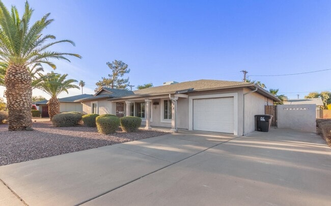 Building Photo - 6838 E Almeria Rd
