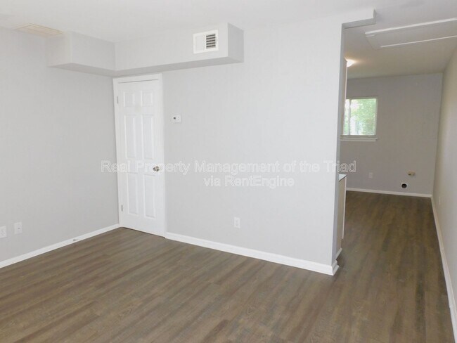 Foto del edificio - 4216 Parker St
