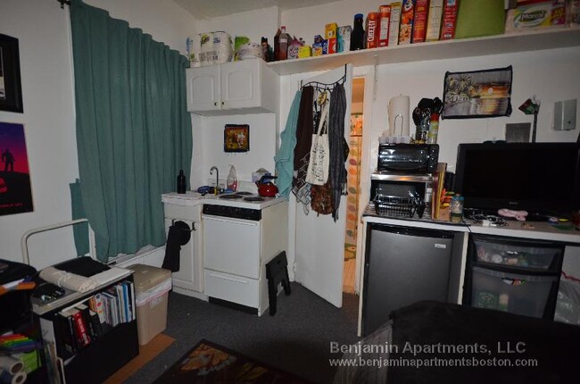 Building Photo - 28 S Huntington Ave