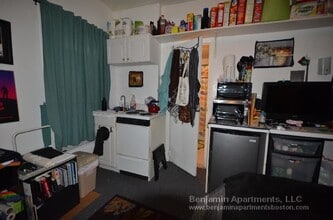 Building Photo - 28 S Huntington Ave