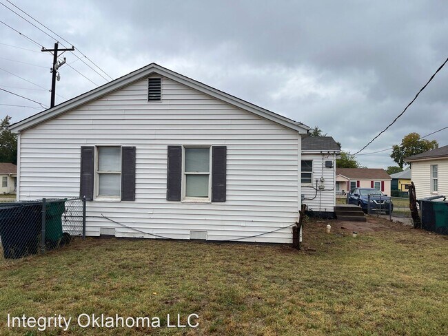 Building Photo - 3 br, 1 bath House - 700 NE 31st Street