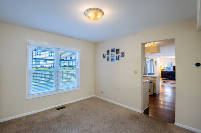 Foto del edificio - 331 E Fox Hill Dr