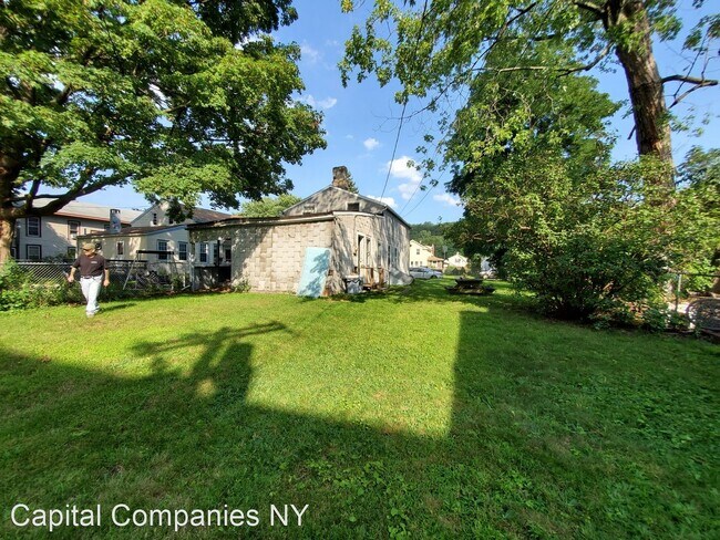Foto del edificio - 4 br, 1.5 bath House - 573 6th Ave