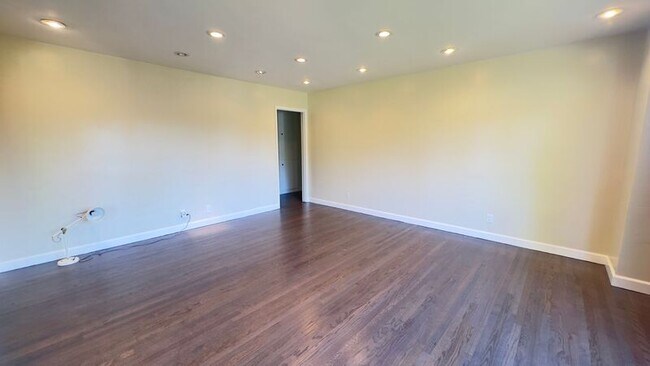 Foto del edificio - 403 S Lupin Ln