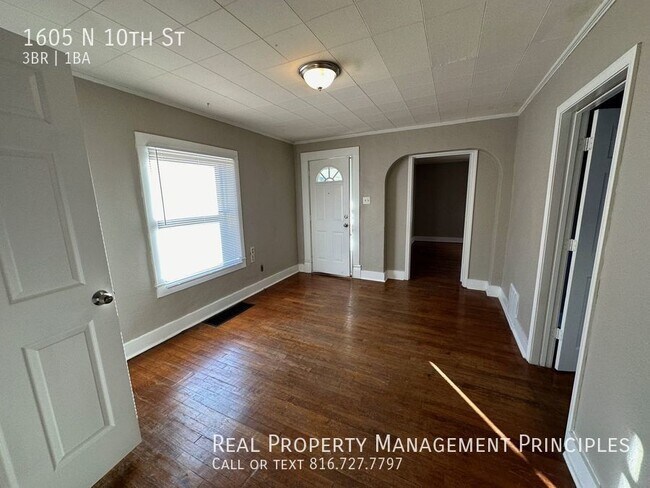 Building Photo - Cozy 3 Bedroom, 1 Bathroom House with Deta...