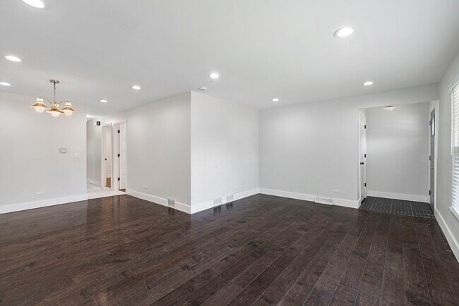 Foto del edificio - 566 N Howard Ave