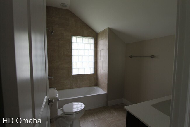 Foto del edificio - 3 br, 2 bath House - 4860 Burt St.