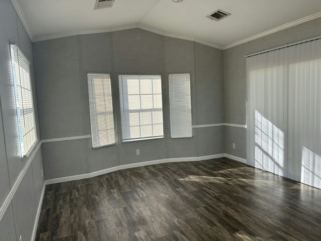 Building Photo - 6941 MacDonald Ct