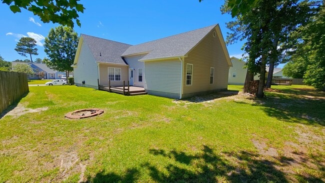 Building Photo - 3 BR 2 BA Aragona Village